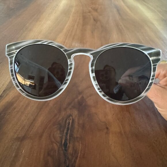 Authentic Dolce & Gabbana DG4285 sunglasses - Picture 1 of 8